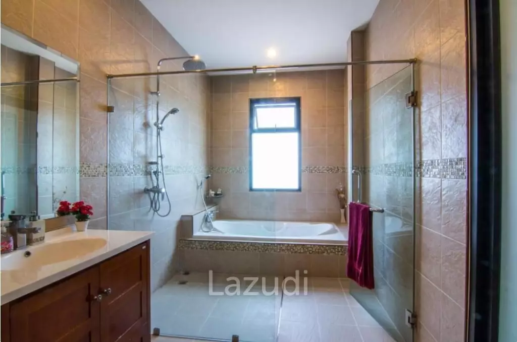 5 Bedrooms House for Sale in Huay Yai