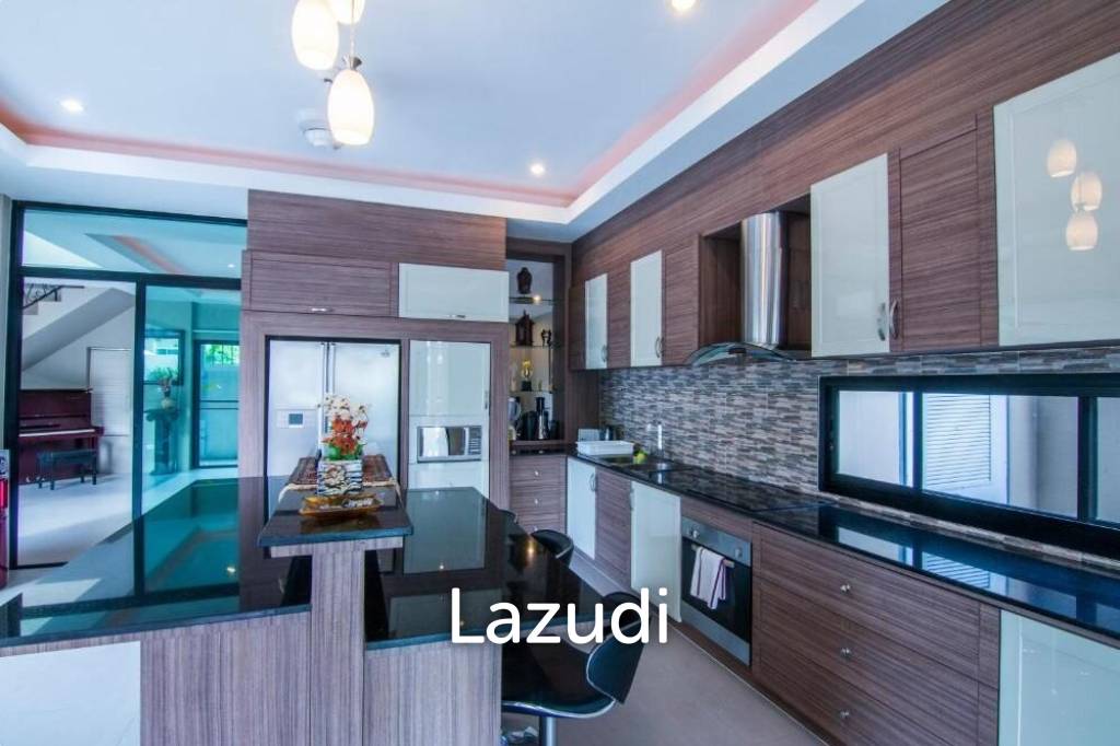 5 Bedrooms House for Sale in Huay Yai