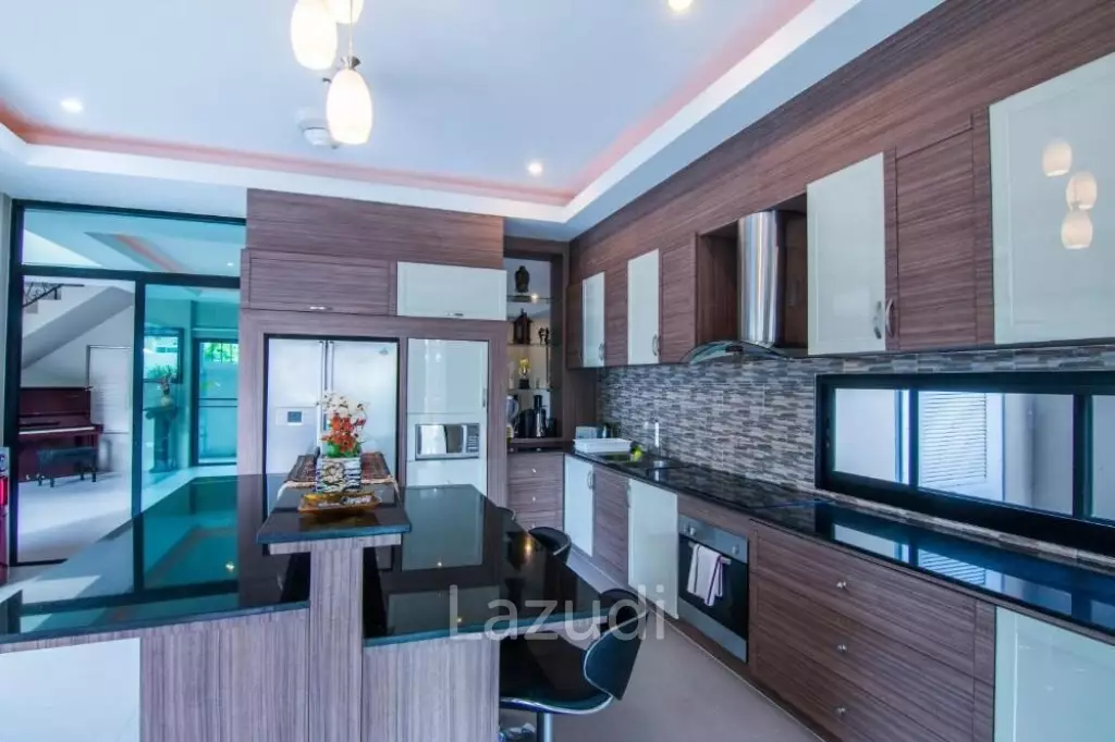 5 Bedrooms House for Sale in Huay Yai