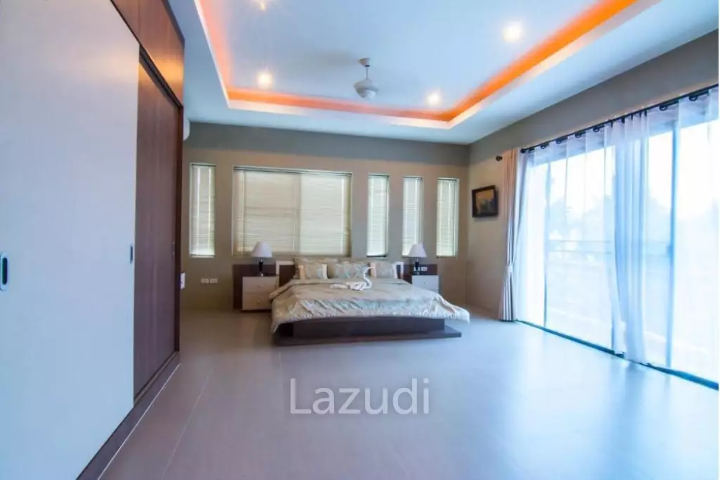 5 Bedrooms House for Sale in Huay Yai