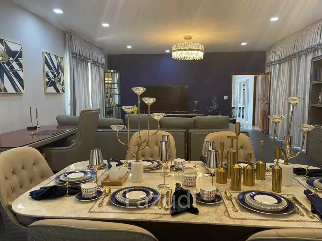 Luxurious Pool Villa in Huay Yai for Sale.