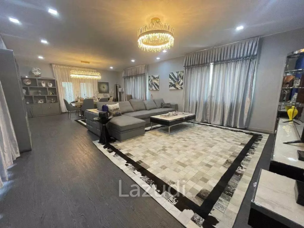 Luxurious Pool Villa in Huay Yai for Sale.