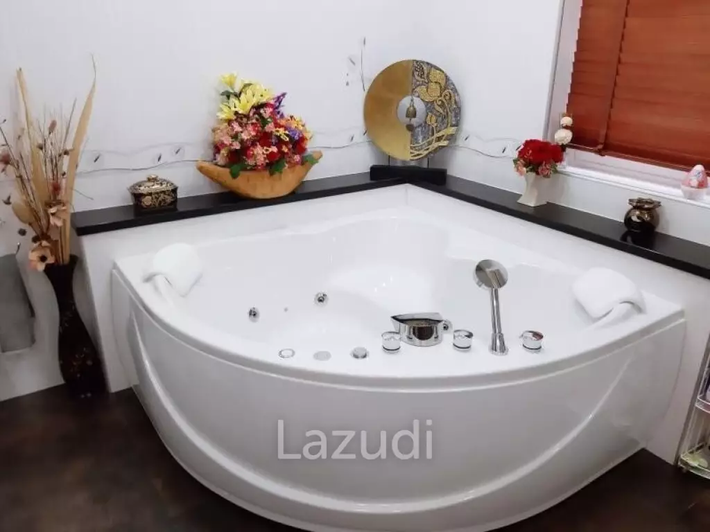 Pool Villa Full Furniture for Sale in East Pattaya
