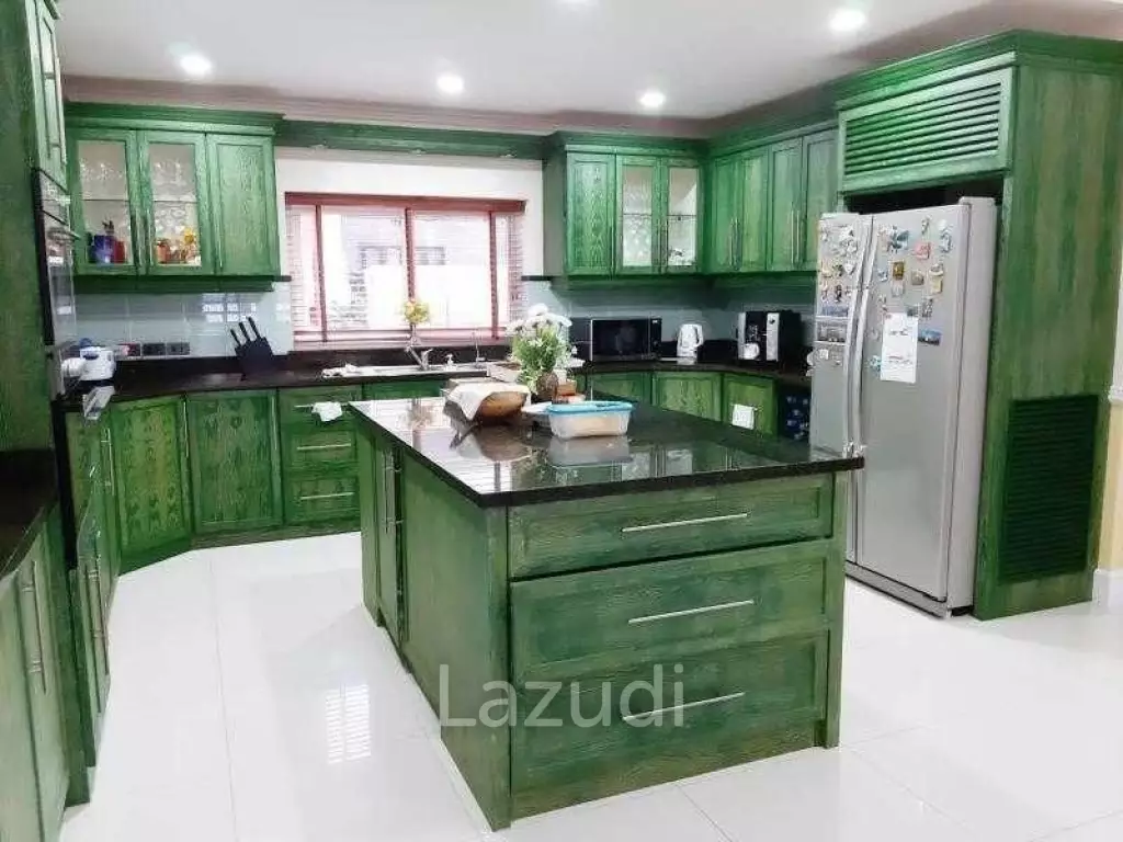Pool Villa Full Furniture for Sale in East Pattaya