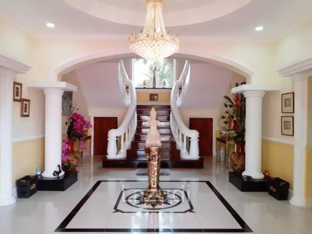 Pool Villa Full Furniture for Sale in East Pattaya
