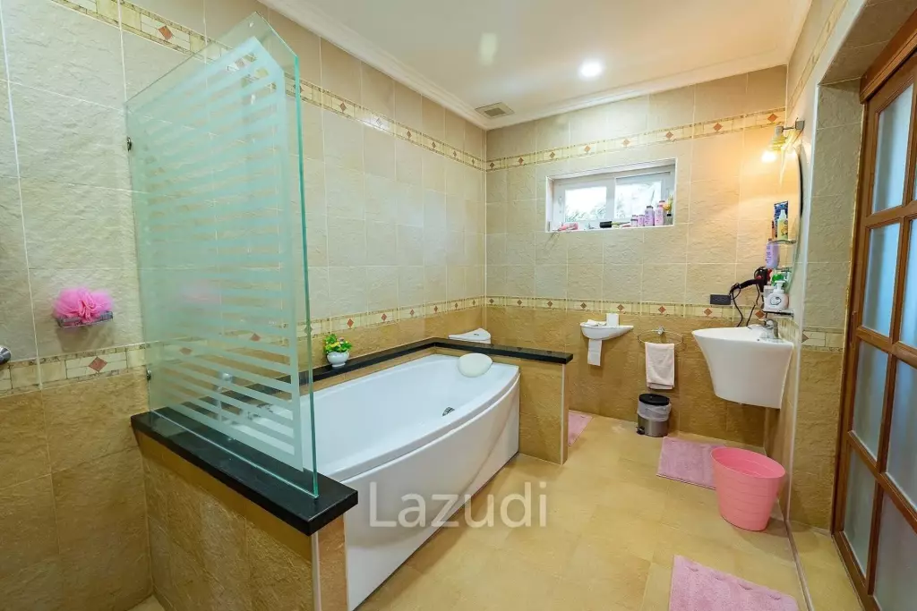 Pool Villa Full Furniture for Sale in East Pattaya