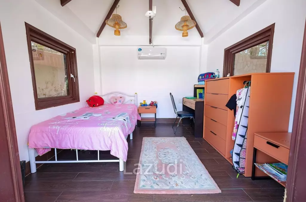 Pool Villa Full Furniture for Sale in East Pattaya