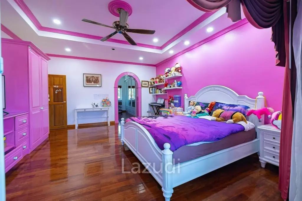 Pool Villa Full Furniture for Sale in East Pattaya