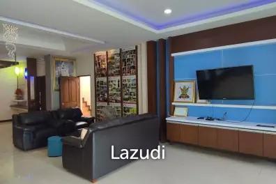 3 Storey Shop house building for Sale