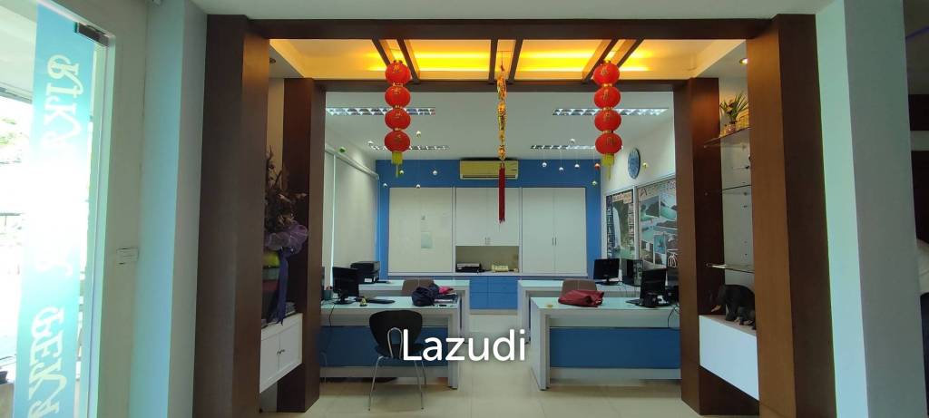 3 Storey Shop house building for Sale