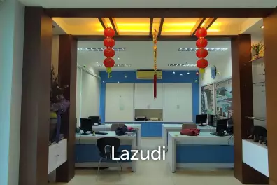 3 Storey Shop house building for Sale