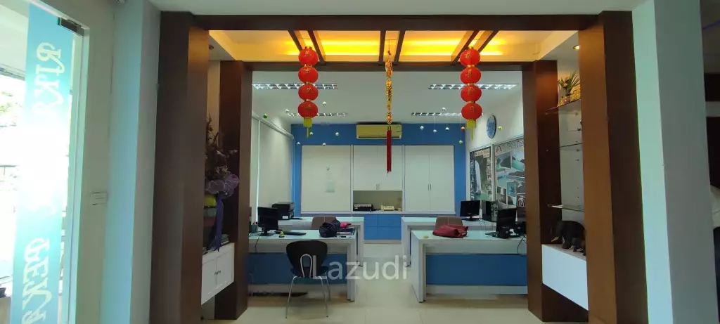3 Storey Shop house building for Sale