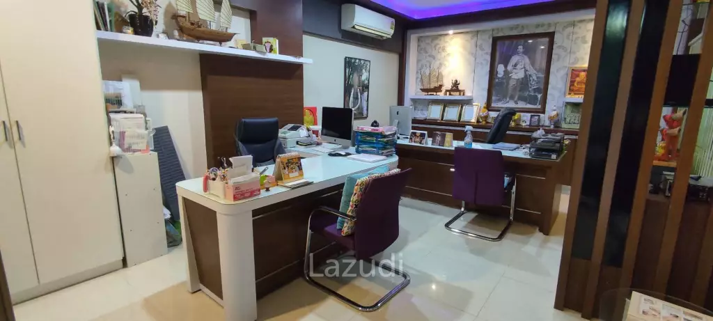 3 Storey Shop house building for Sale