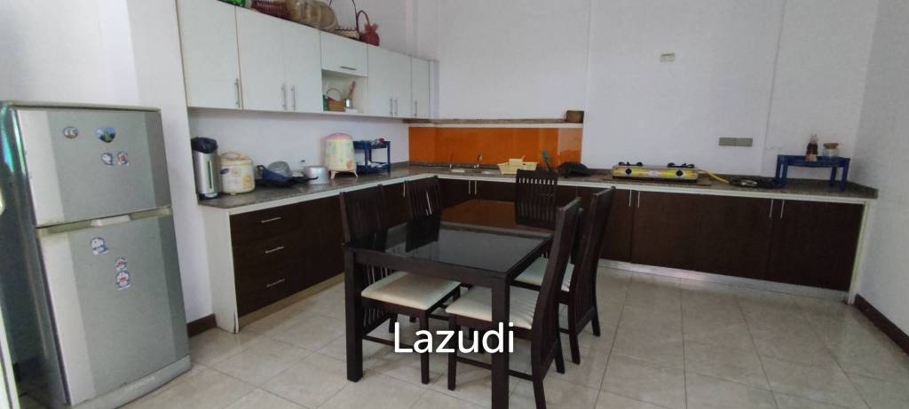 3 Storey Shop house building for Sale