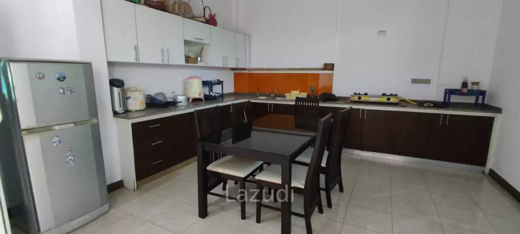 3 Storey Shop house building for Sale