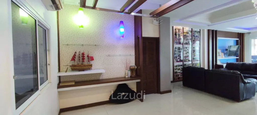 3 Storey Shop house building for Sale