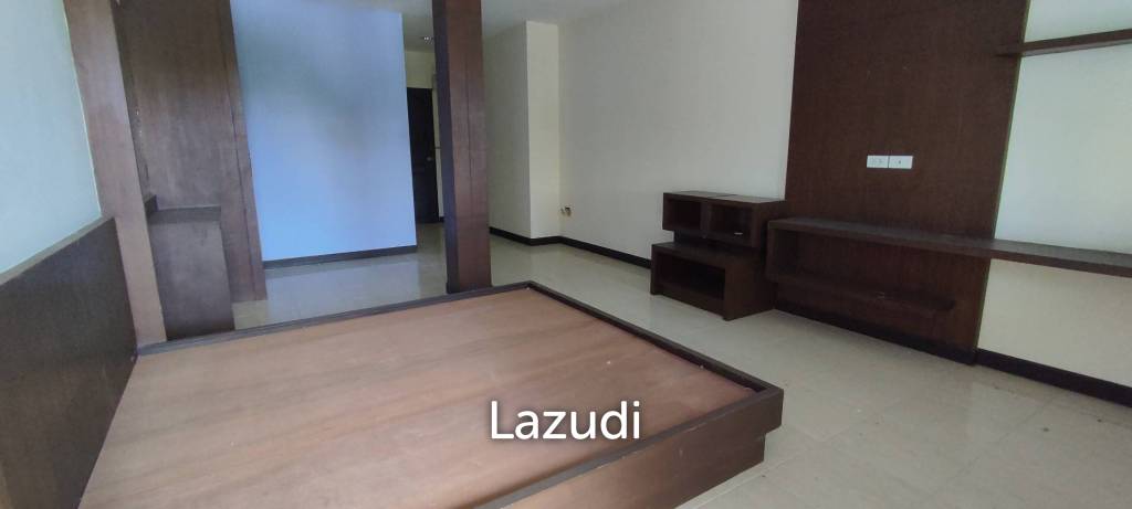 3 Storey Shop house building for Sale