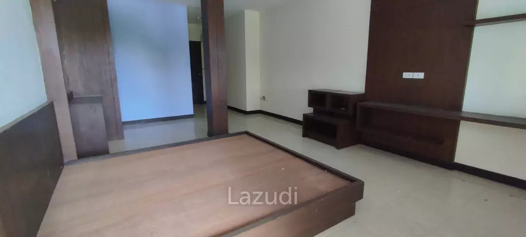 3 Storey Shop house building for Sale