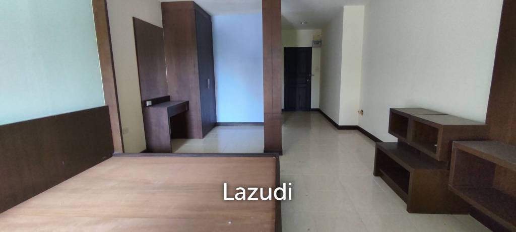 3 Storey Shop house building for Sale