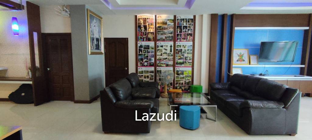 3 Storey Shop house building for Sale