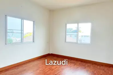 3 Storey Detached House with a wide Garden