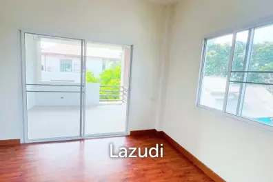 3 Storey Detached House with a wide Garden