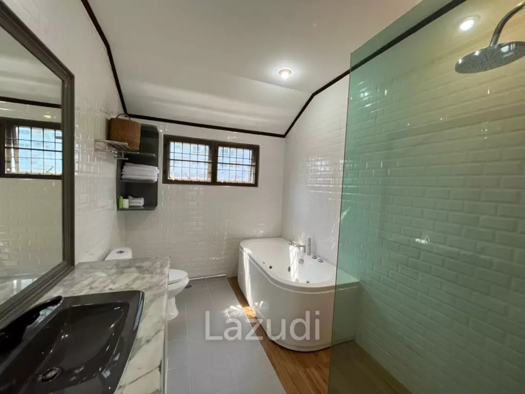 3 Bedrooms 200 SQ.M House in Na Jomtien