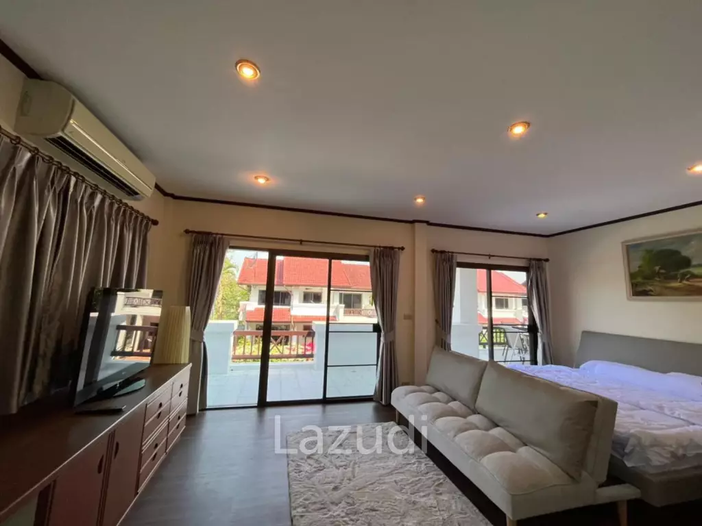 3 Bedrooms 200 SQ.M House in Na Jomtien
