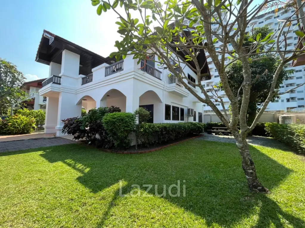 3 Bedrooms 200 SQ.M House in Na Jomtien