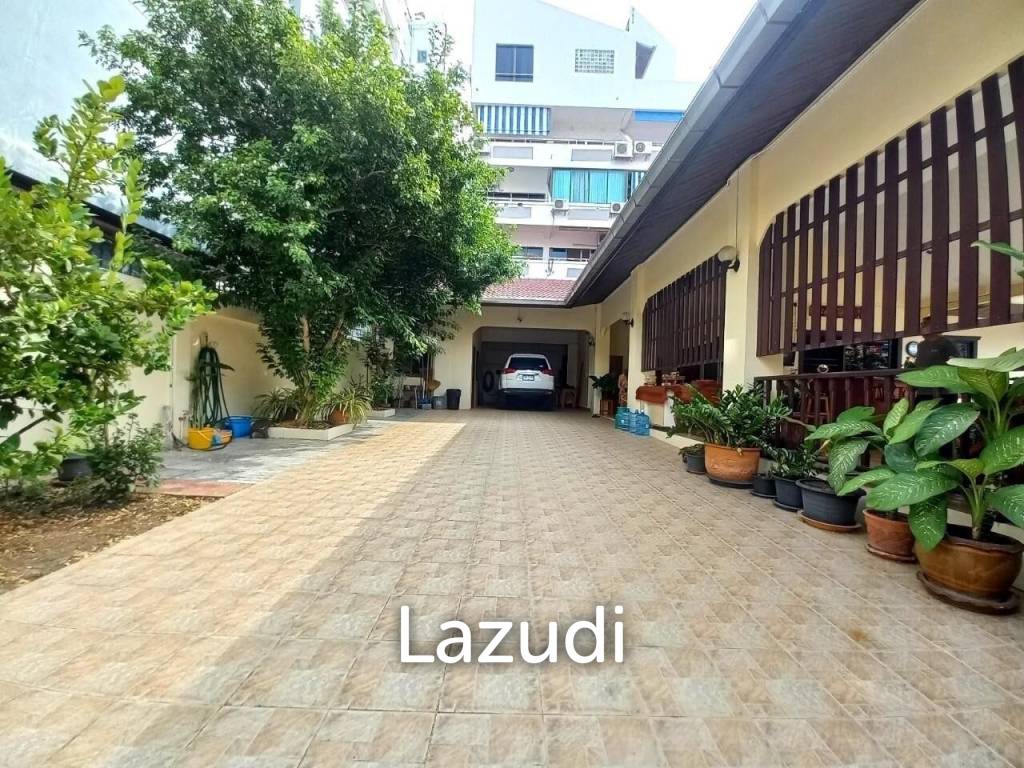 4 Bedrooms Pratumnak House for Sale