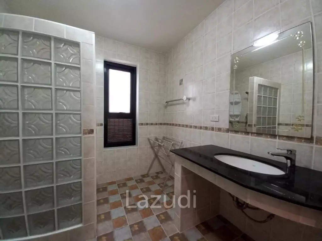 4 Bedrooms Pratumnak House for Sale