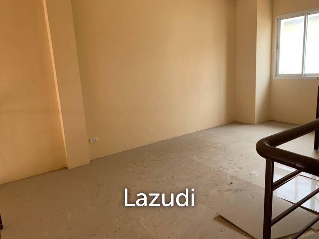 Double Unit Shophouse for Sale in Sattahip