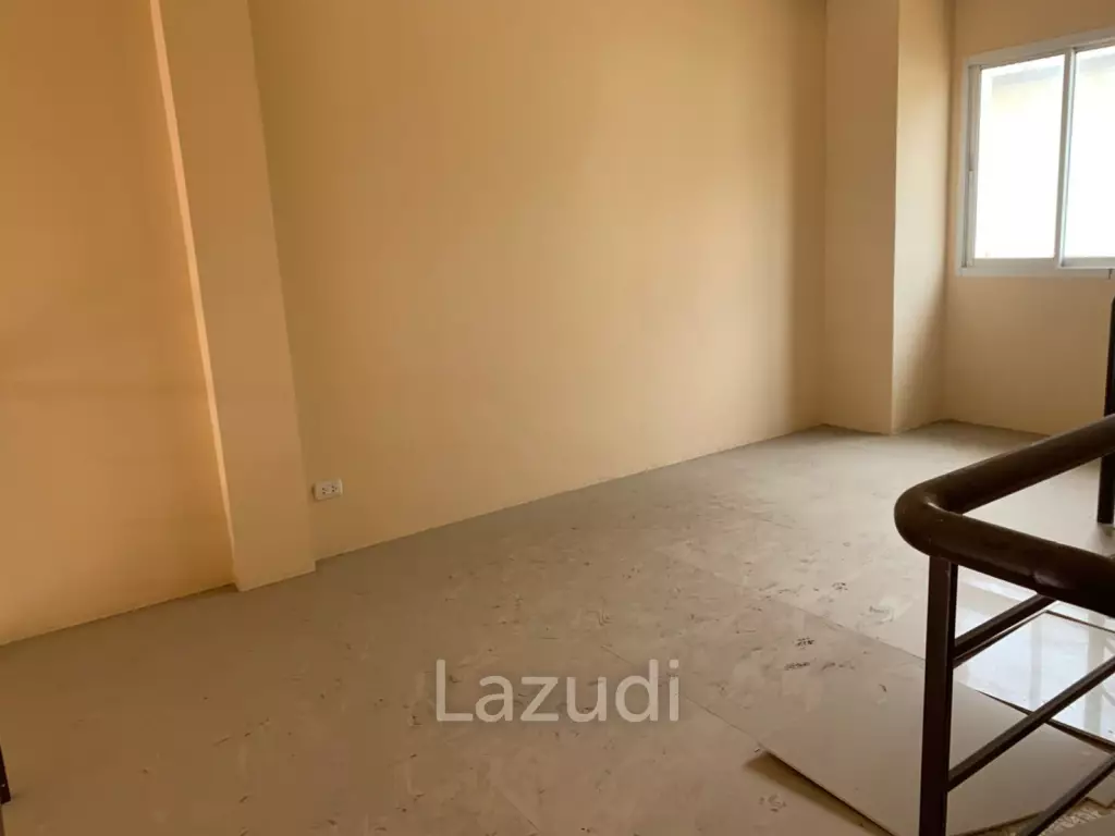 Double Unit Shophouse for Sale in Sattahip