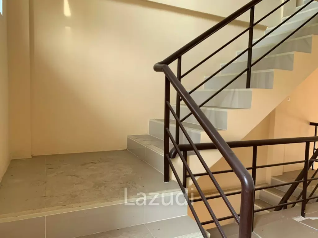 Double Unit Shophouse for Sale in Sattahip