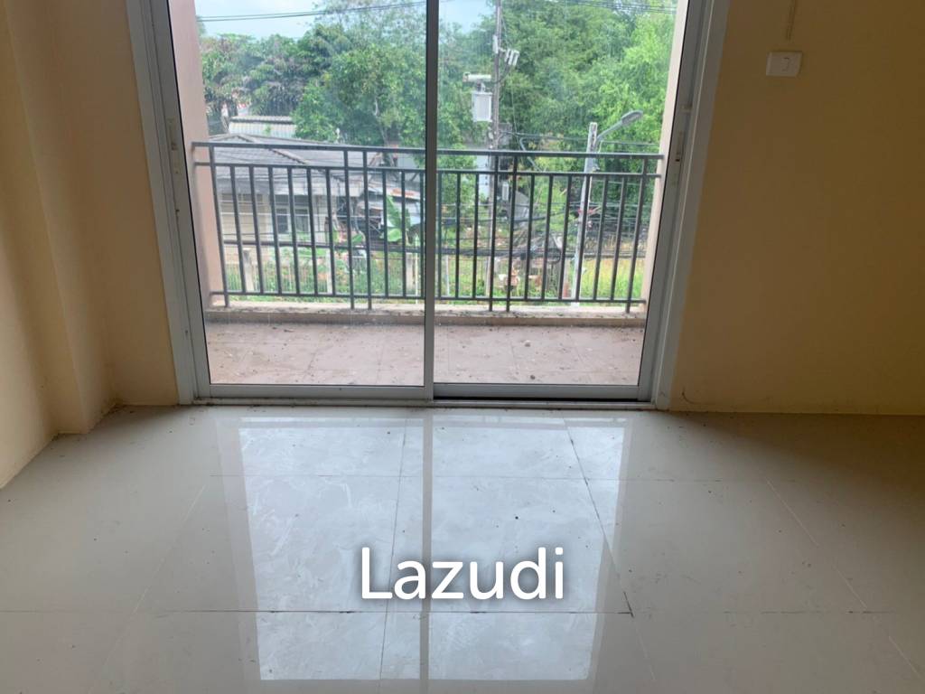 Double Unit Shophouse for Sale in Sattahip