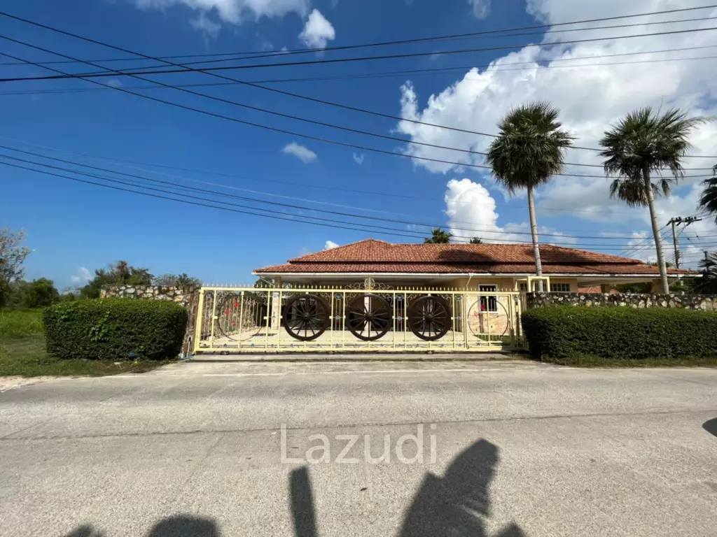 Land Including Private House for Sale in Pattaya