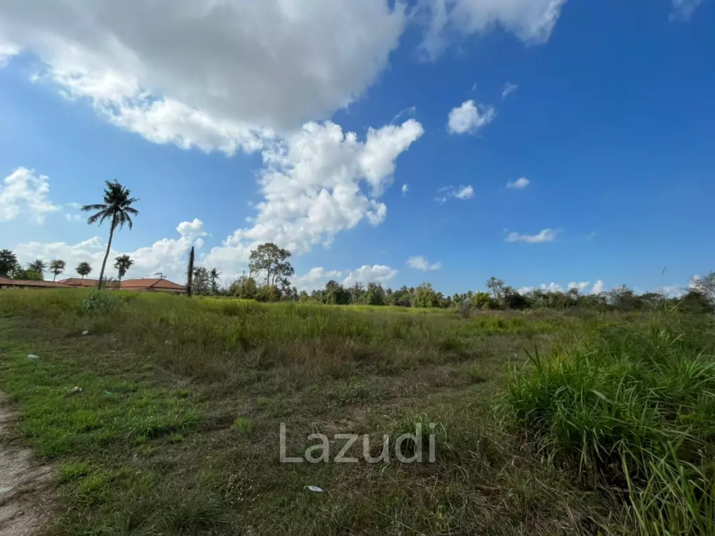 Land Including Private House for Sale in Pattaya