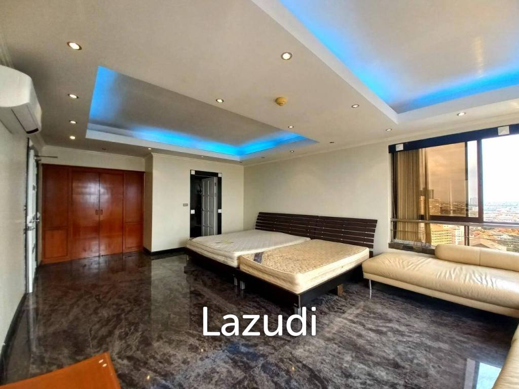 Jomtien Plaza Condotel 2 Bedrooms for Sale