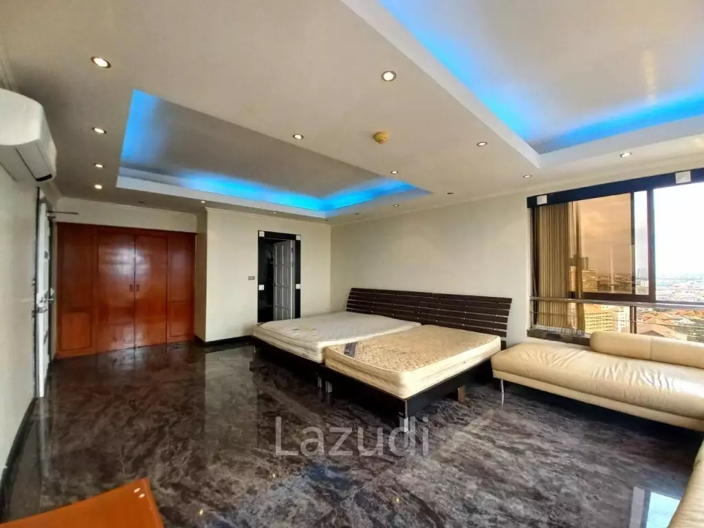 Jomtien Plaza Condotel 2 Bedrooms for Sale