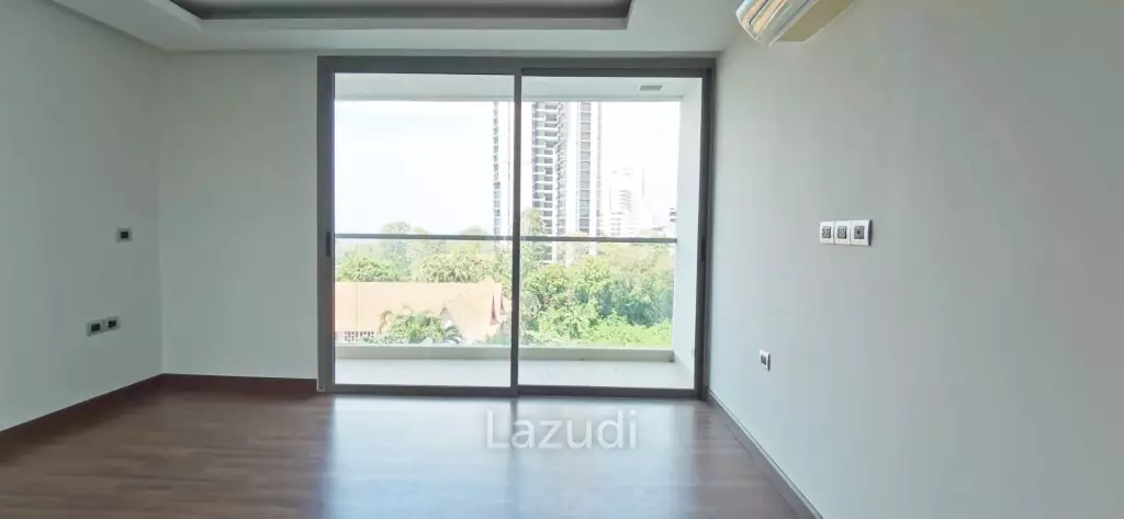 Studio 1 Bathroom 31.76 SQ.M. The Peak Tower