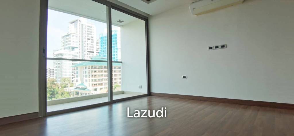 Studio 1 Bathroom 31.76 SQ.M. The Peak Tower