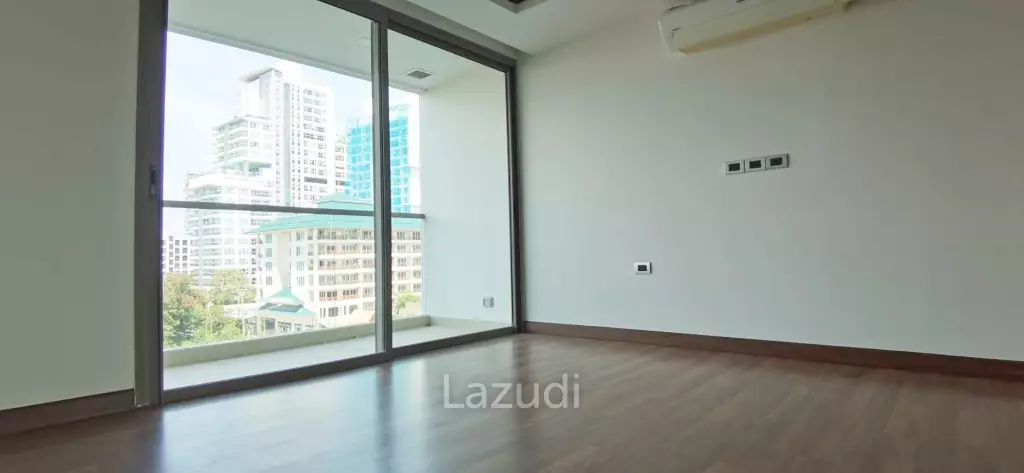 Studio 1 Bathroom 31.76 SQ.M. The Peak Tower