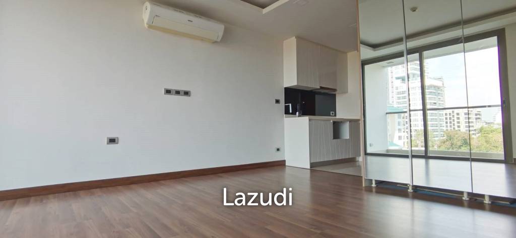Studio 1 Bathroom 31.76 SQ.M. The Peak Tower