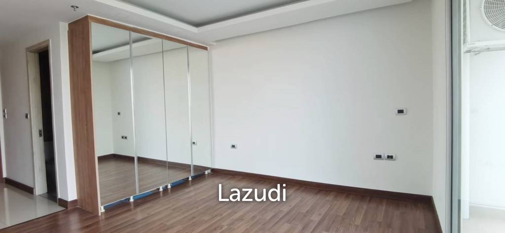 Studio 1 Bathroom 31.76 SQ.M. The Peak Tower