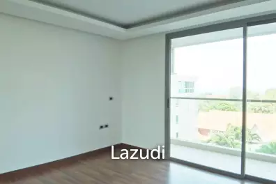 Studio 1 Bathroom 31.76 SQ.M. The Peak Tower
