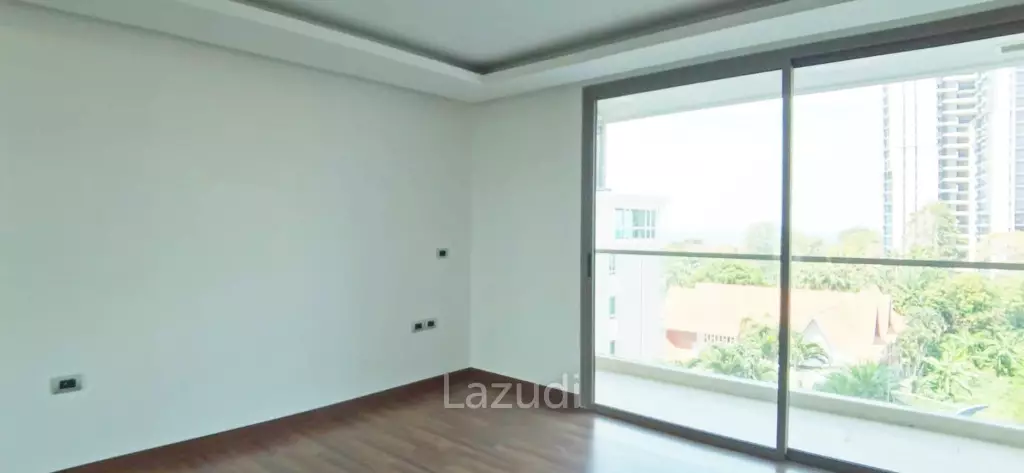 Studio 1 Bathroom 31.76 SQ.M. The Peak Tower