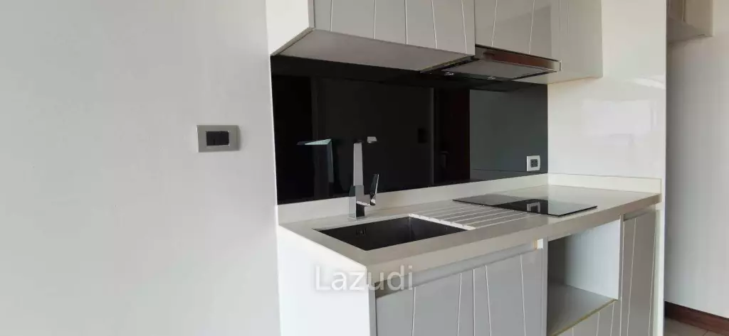 Studio 1 Bathroom 31.76 SQ.M. The Peak Tower