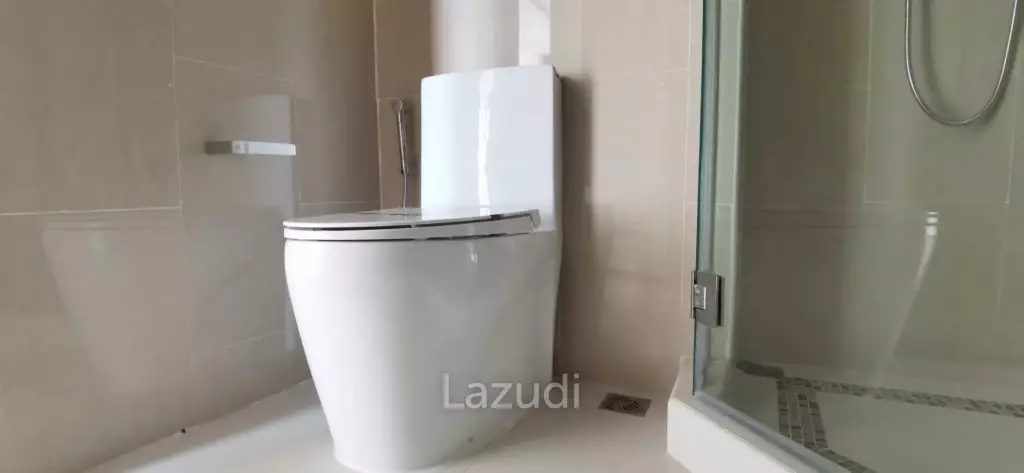 Studio 1 Bathroom 31.76 SQ.M. The Peak Tower