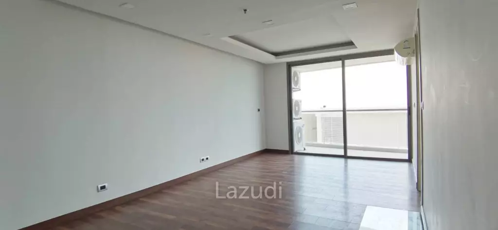 Studio in The Peak Towers for Sale