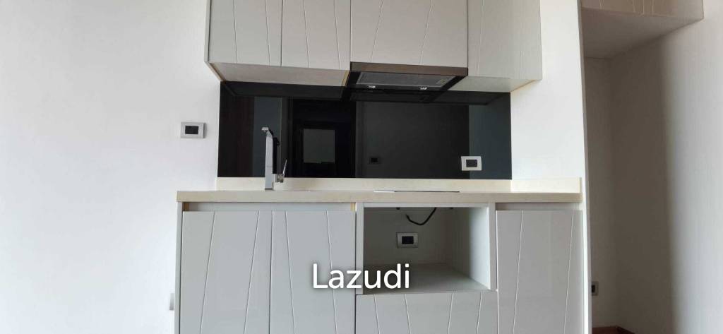 Studio in The Peak Towers for Sale